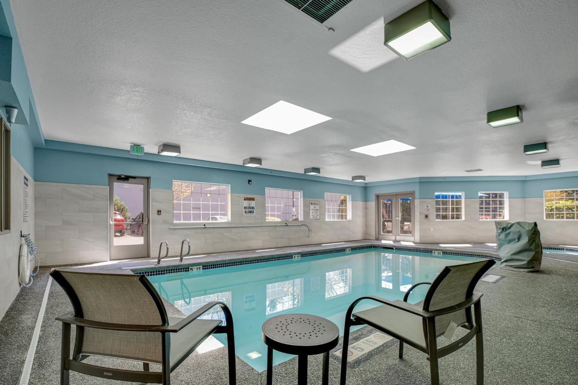Holiday Inn Express Hotel & Suites Portland - Jantzen Beach By Ihg Exterior photo