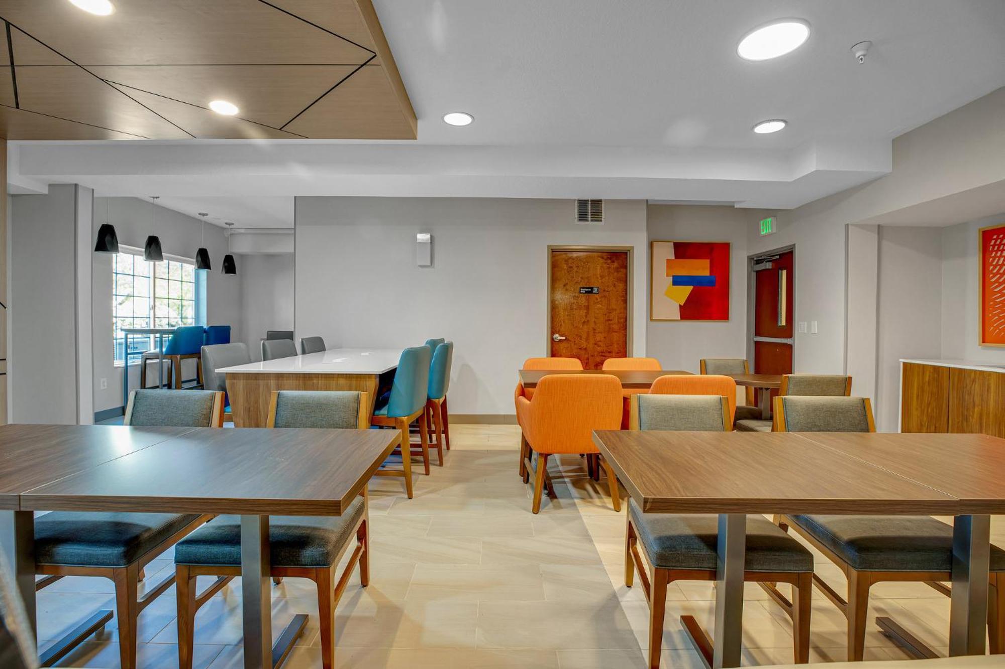 Holiday Inn Express Hotel & Suites Portland - Jantzen Beach By Ihg Exterior photo