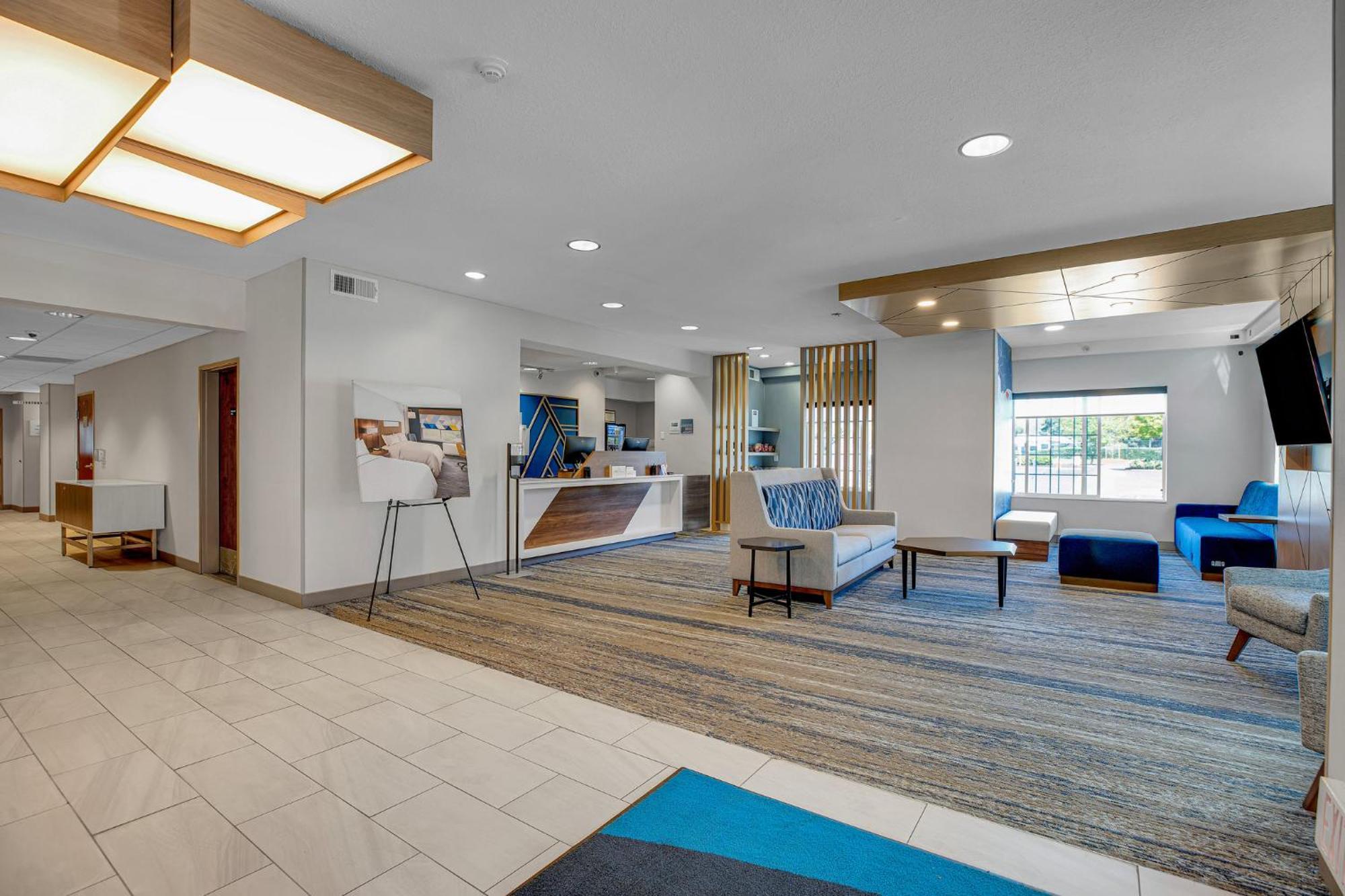 Holiday Inn Express Hotel & Suites Portland - Jantzen Beach By Ihg Exterior photo