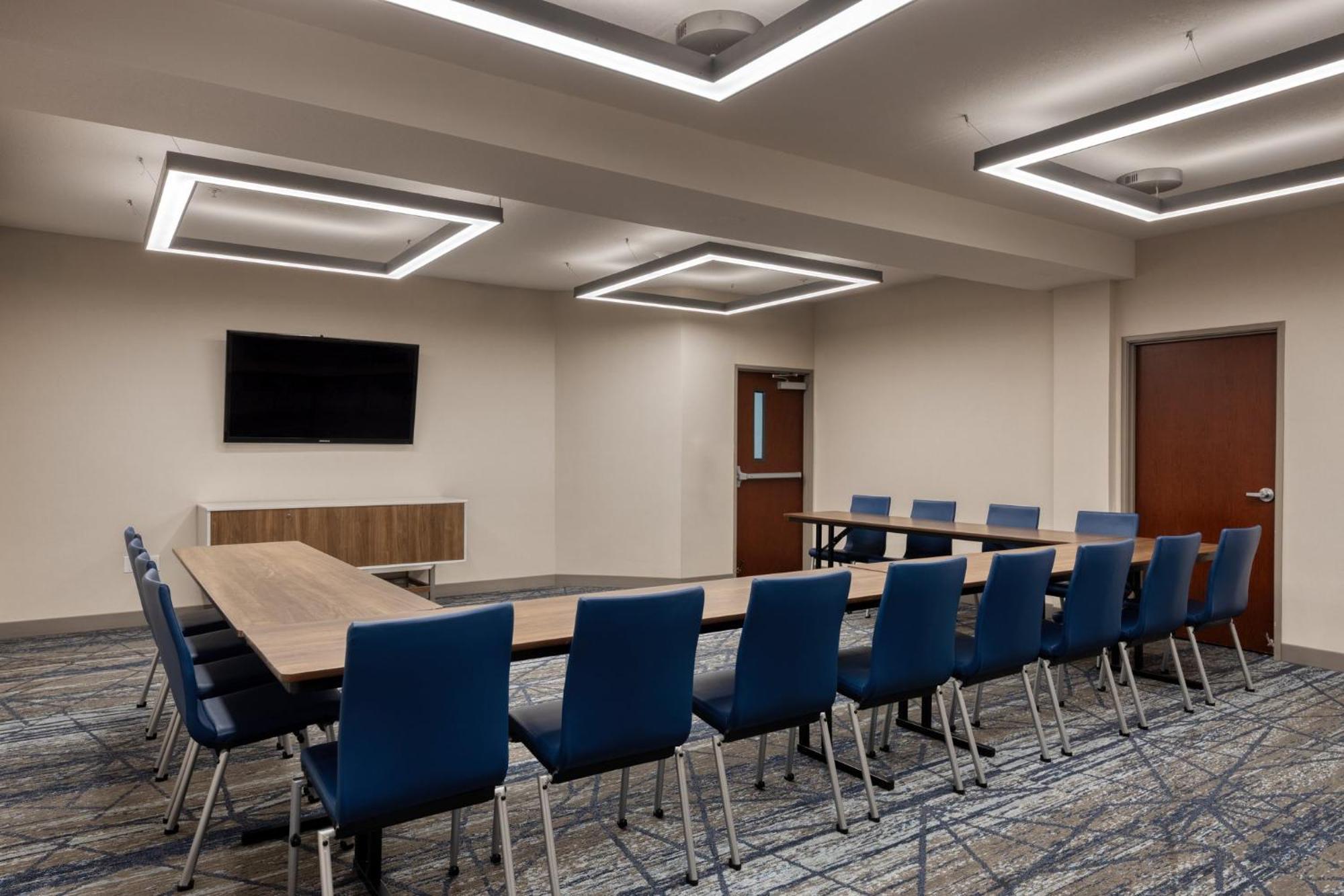 Holiday Inn Express Hotel & Suites Portland - Jantzen Beach By Ihg Exterior photo