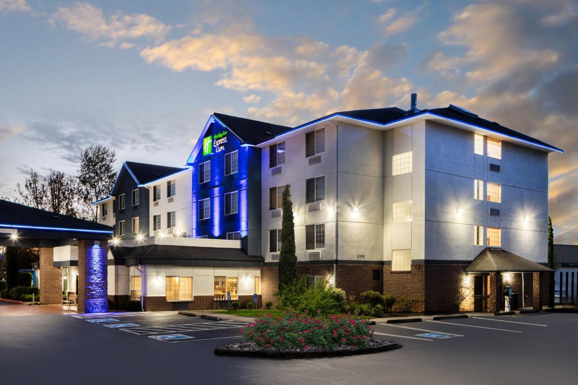 Holiday Inn Express Hotel & Suites Portland - Jantzen Beach By Ihg Exterior photo