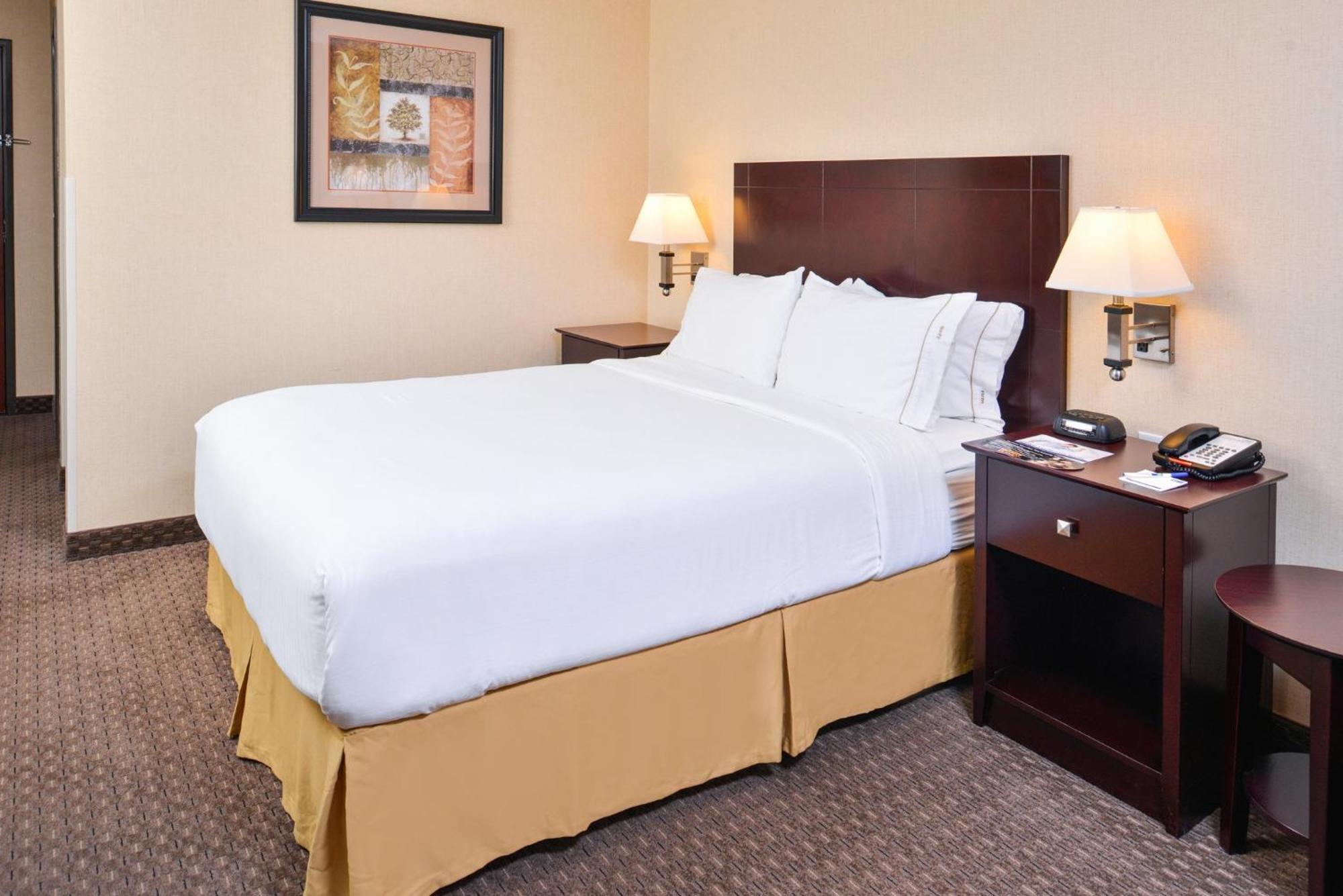 Holiday Inn Express Hotel & Suites Portland - Jantzen Beach By Ihg Exterior photo