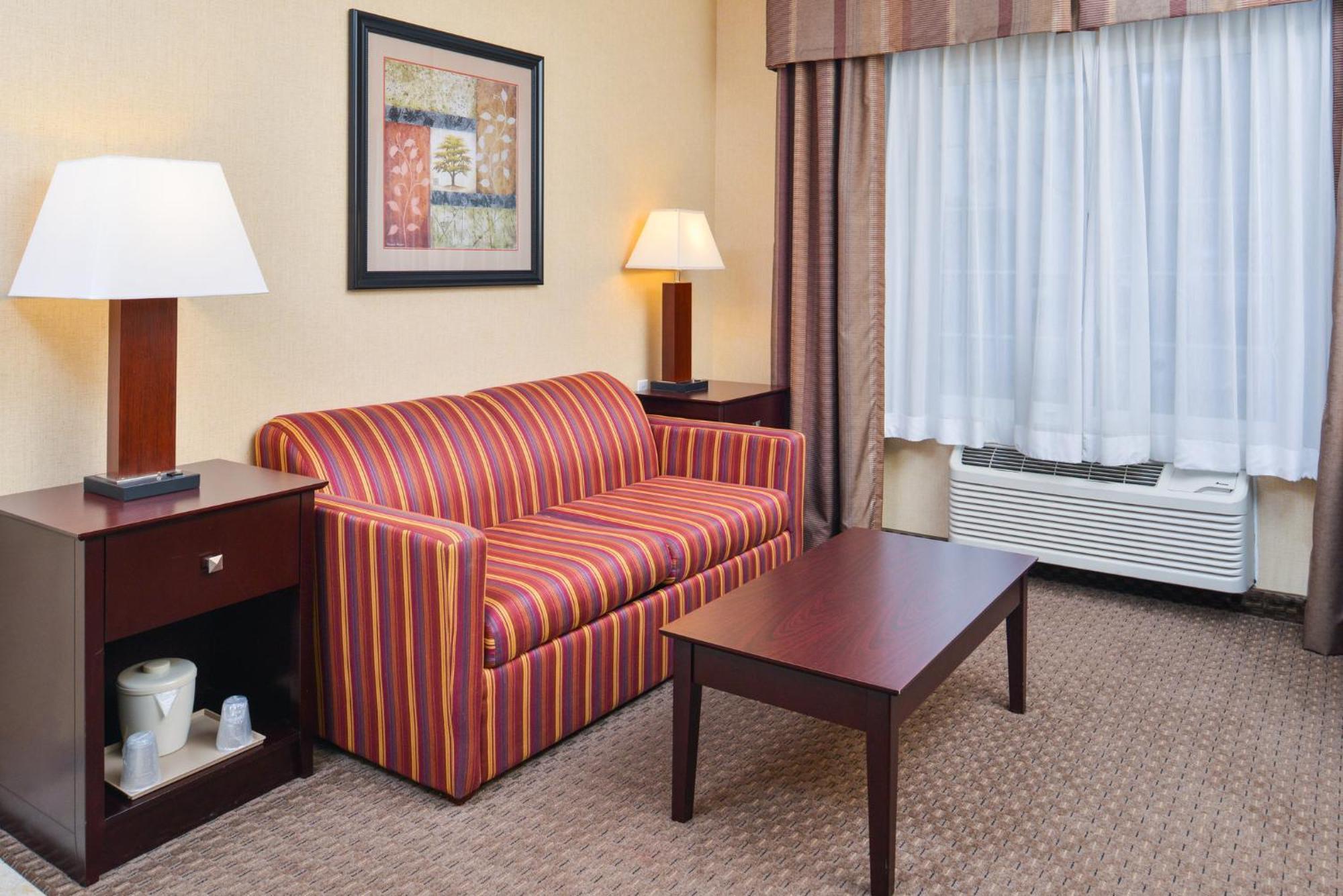 Holiday Inn Express Hotel & Suites Portland - Jantzen Beach By Ihg Exterior photo