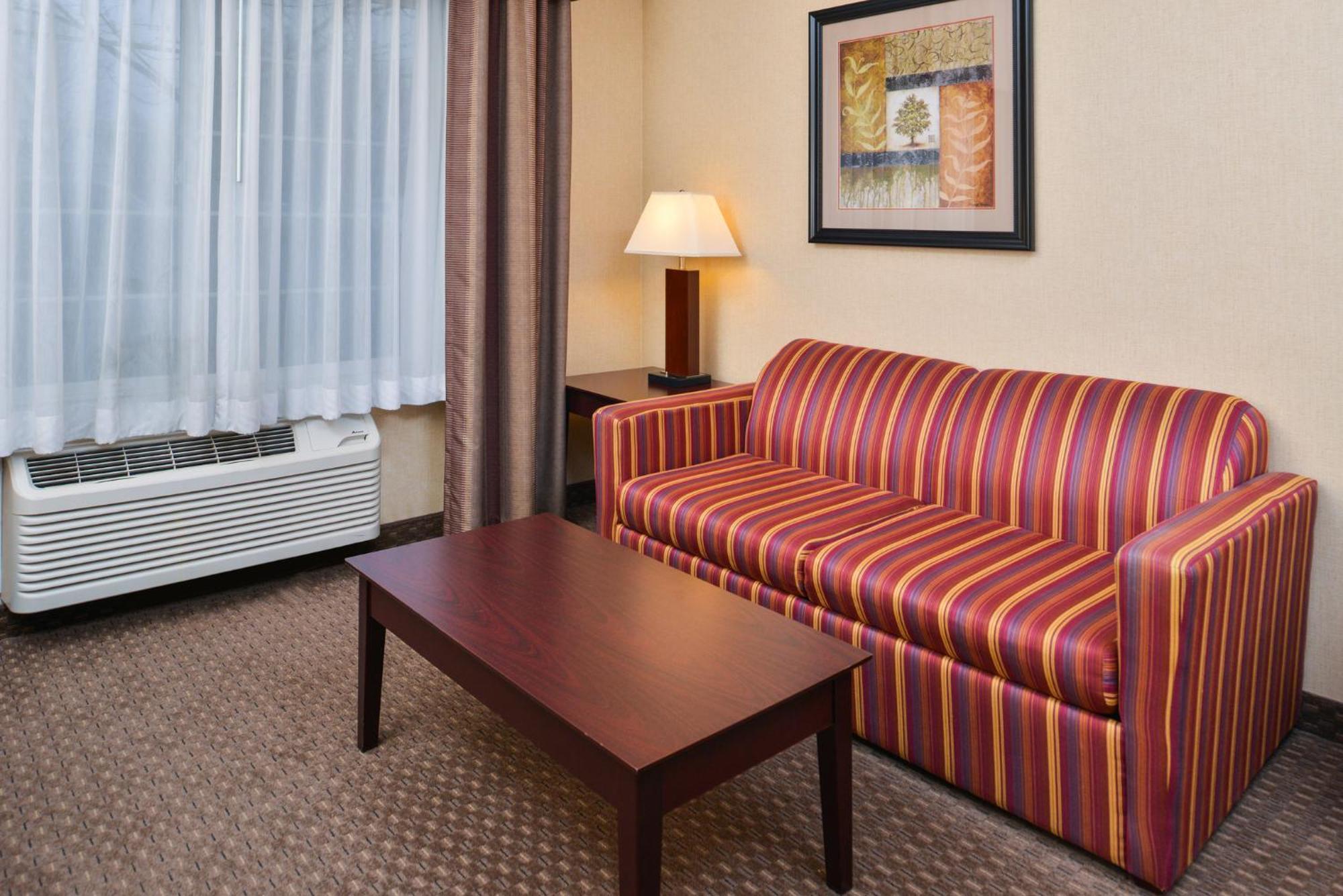 Holiday Inn Express Hotel & Suites Portland - Jantzen Beach By Ihg Exterior photo