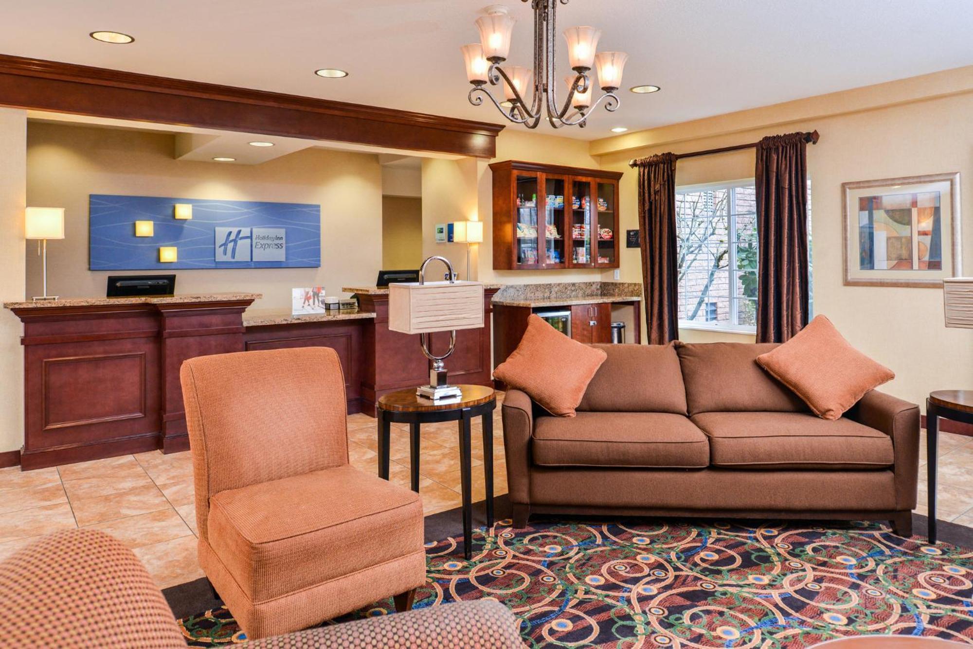 Holiday Inn Express Hotel & Suites Portland - Jantzen Beach By Ihg Exterior photo