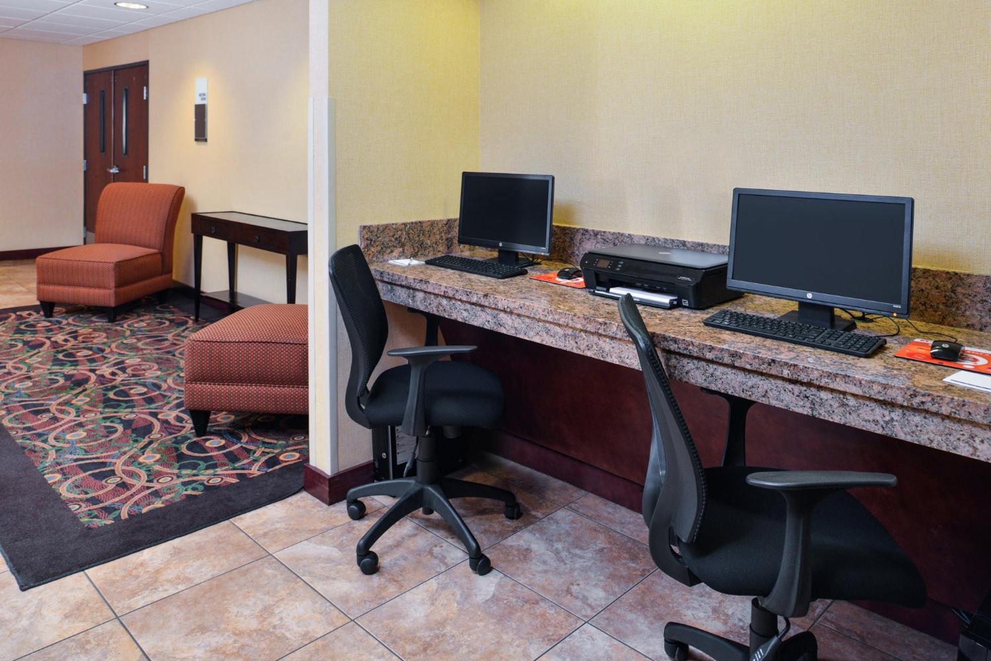 Holiday Inn Express Hotel & Suites Portland - Jantzen Beach By Ihg Exterior photo