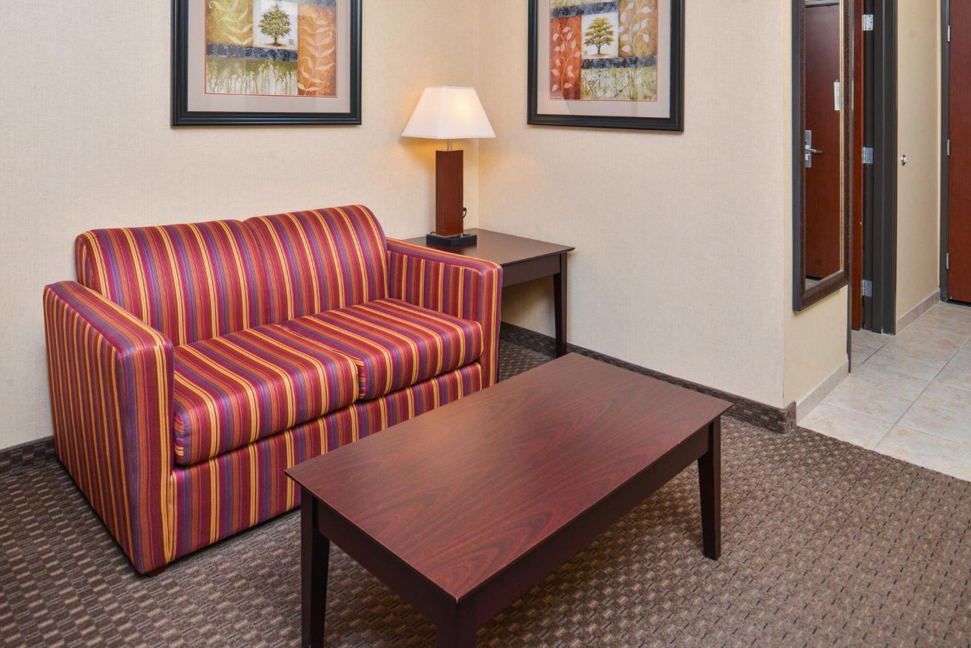 Holiday Inn Express Hotel & Suites Portland - Jantzen Beach By Ihg Exterior photo